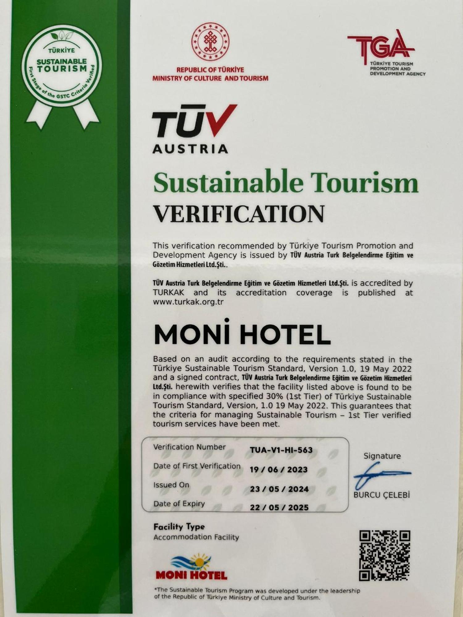 Moni Hotel *